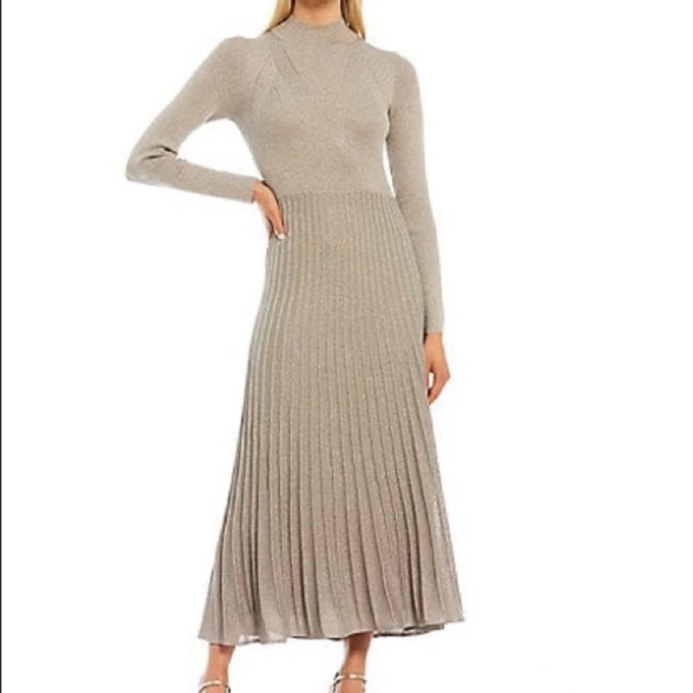 This dress is beautiful! If you want to turn heads, then you’ll want this dress!
